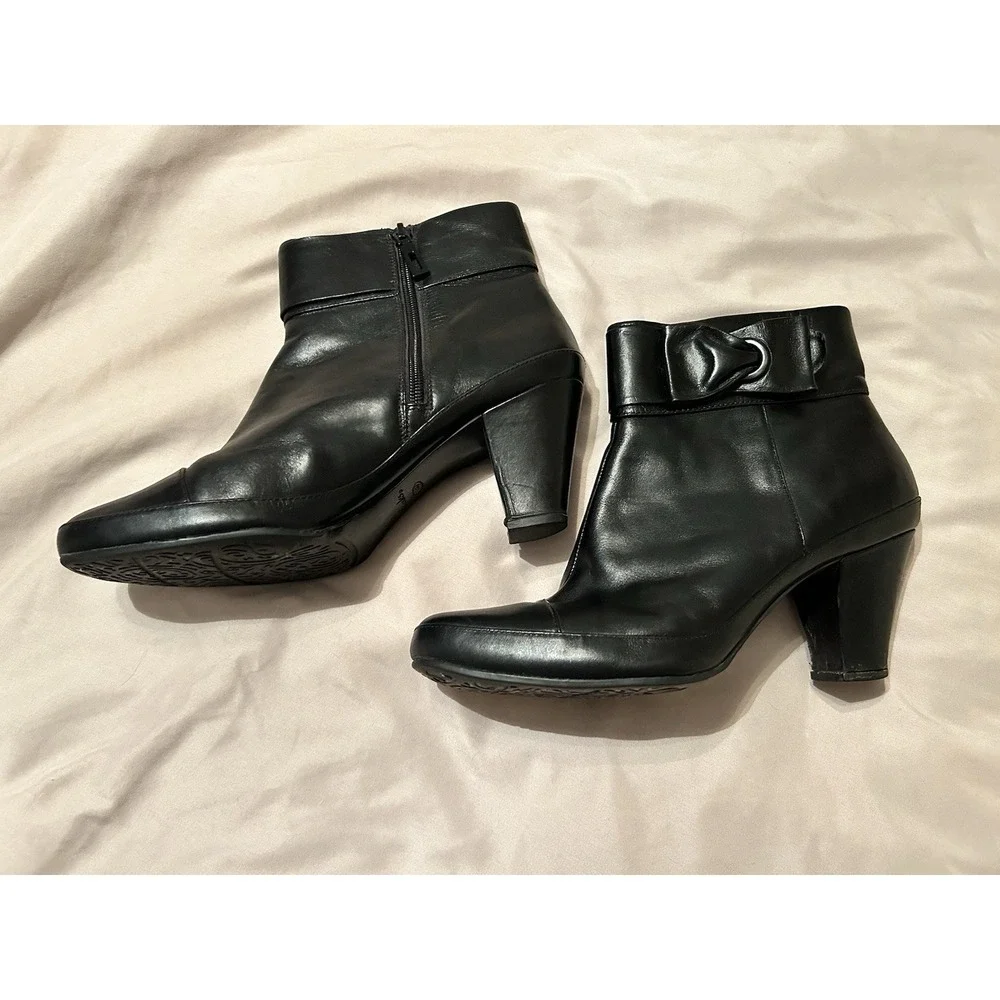 Clarks Artisan‎ 10 Boots Booties Leather Upper Active Air Heel Zipper Bow Goth